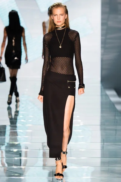 Look 18